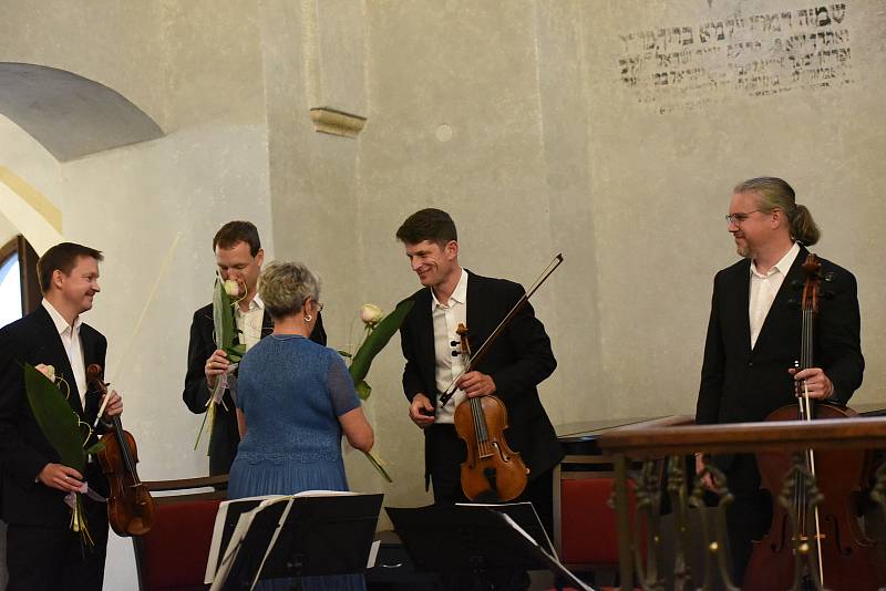 Kruh přátel hudby: z koncertu Bennewitzova kvarteta v kolínské synagoze.