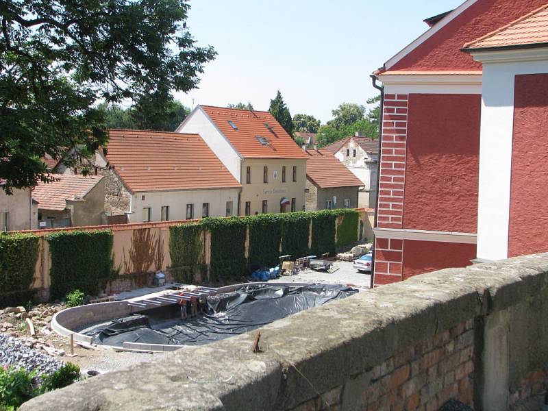 Rekonstrukce zámku ve Škvorci, 2015