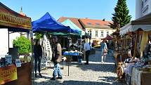 Farmářský trh na náměstí Arnošta z Pardubic v Českém Brodě.