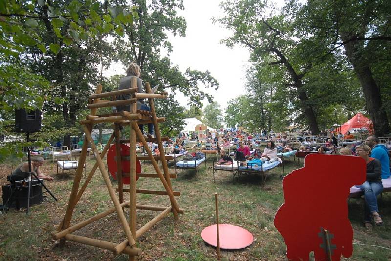 Festival Kefír se přesunul k zámku Kačina