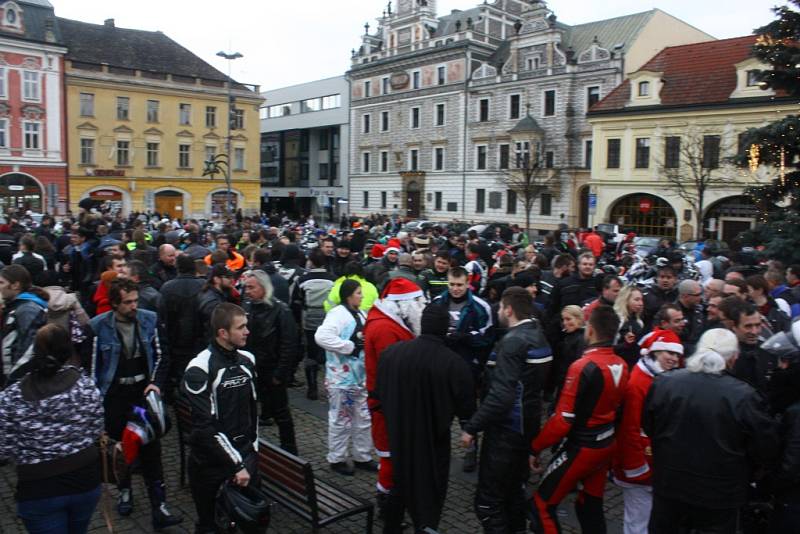 Vánoční vyjížďka kolínských motorkářů, kterou organizuje Kolínská verbež.