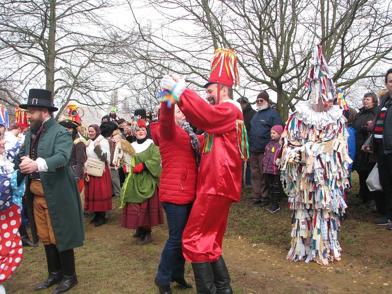 Národopisný pořad na téma lidového masopustu přilákal do skanzenu obrovské množství návštěvníků.