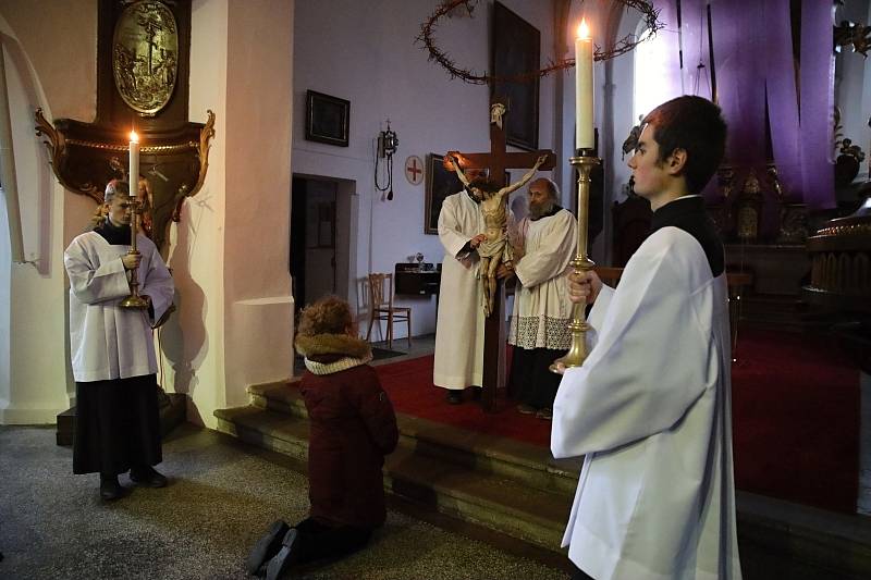 Velkopáteční obřady v Českém Brodě.