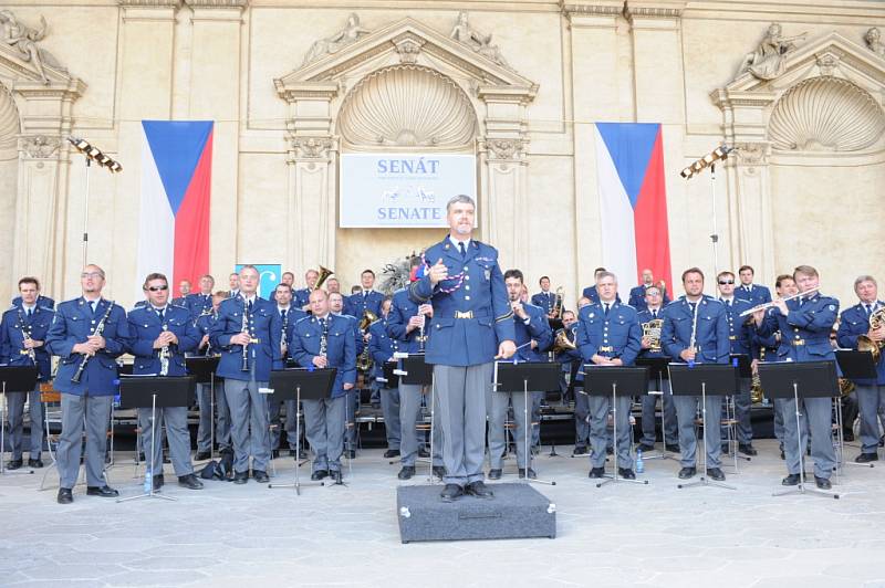 Přátelé Františka Kmocha vyrazili do Prahy na hudební poctu svému slavnému kapelníkovi