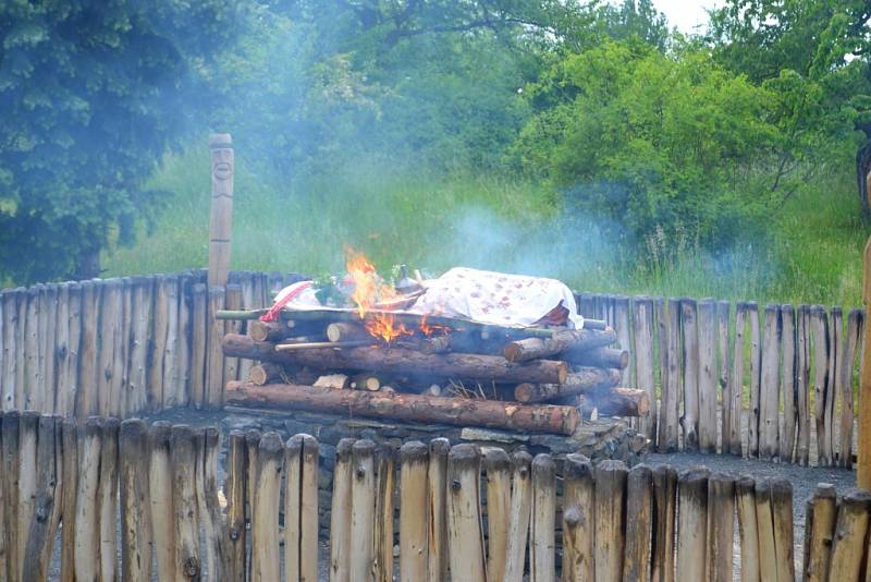 Dobřichovští vědí, jak asi mohl vypadat Markomanský pohřeb