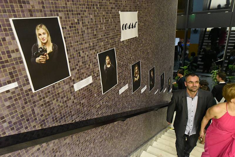 Kolínskou plesovou sezonu zahájili ve velkém stylu kolínští gymnazisté. Foto: