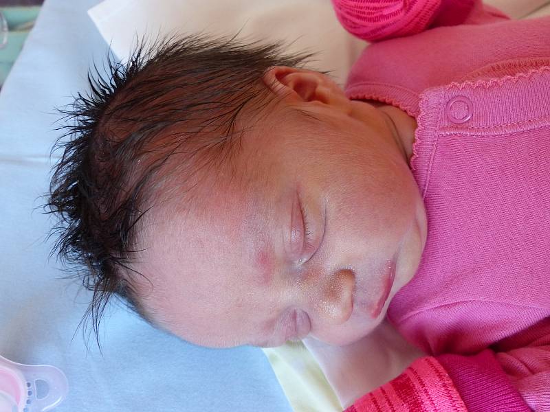Adéla Langrová se narodila 16. dubna 2019, vážila 3260 g a měřila 50 cm. Ve vesničce Dobřeň bude bydlet s bráškou Kryštofem (8), Matyášem (5) a rodiči Michalou a Tomášem.