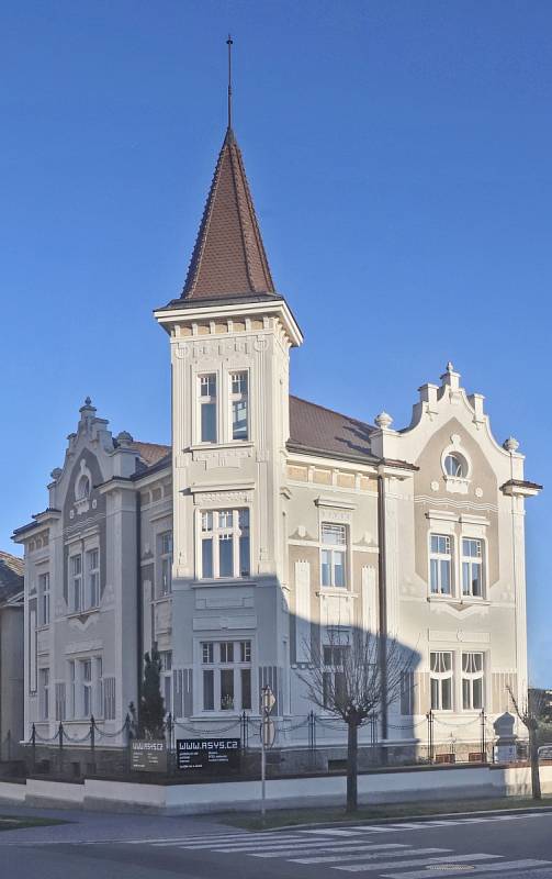 Secesní dům z roku 1911 ve stylu geometrické secese, sídlo společnosti ASYS IJD, spol. s r.o.