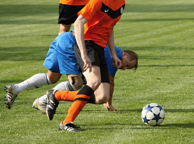 Z utkání Břežany II - Ratboř (4:0).