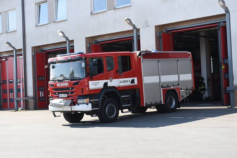 Tradiční Den záchranářů nahradila letos jízda automobilů městem.