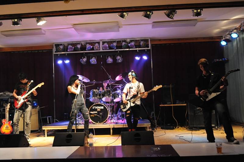 Kapela Komat oslavila své třinácté narozeniny velkolepým koncertem