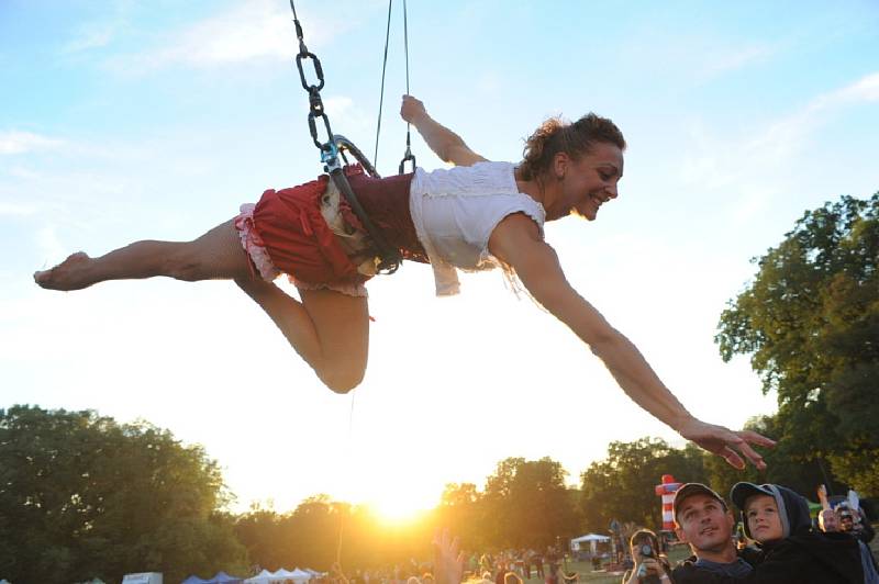 Festival Kefír se přesunul k zámku Kačina