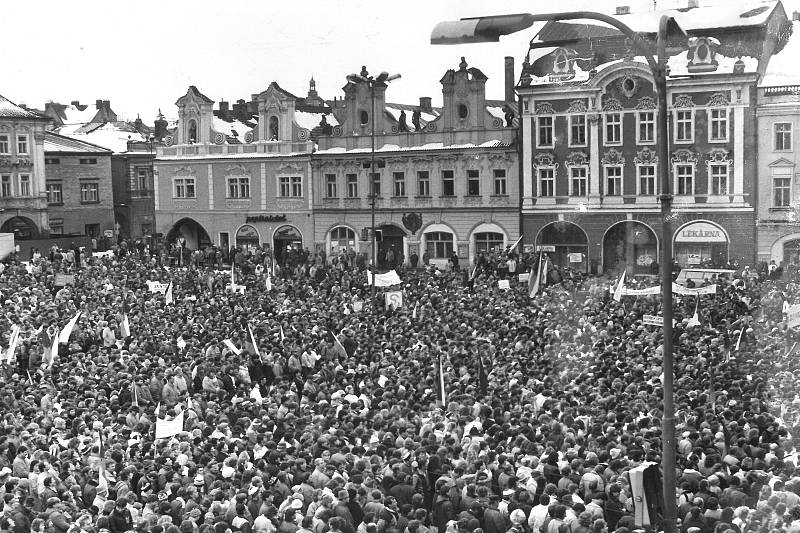 Generální stávka v Kolíně v listopadu 1989.