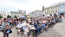 Vladimír Mišík bavil na náměstí stovky lidí všech generací.