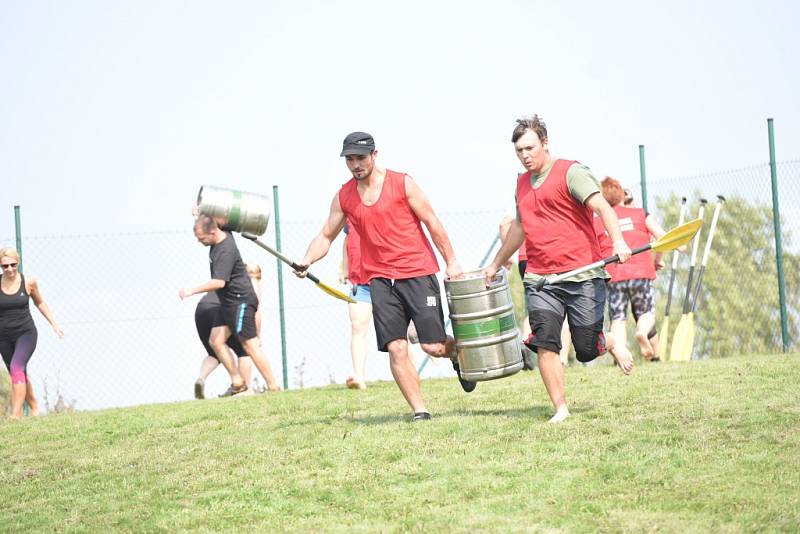 Dožínky přinesly zábavnou soutěž i festival rockových kapel