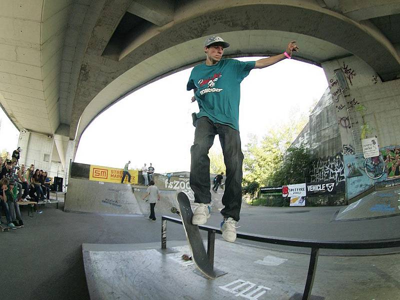 Čtvrtý ročník závodů ve skateboardingu Tlustá kočka skate contest