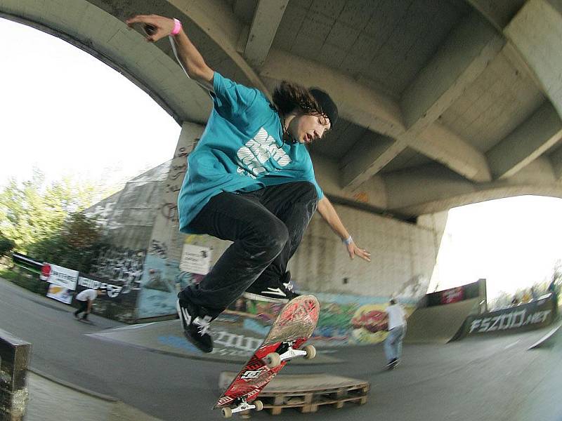 Čtvrtý ročník závodů ve skateboardingu Tlustá kočka skate contest