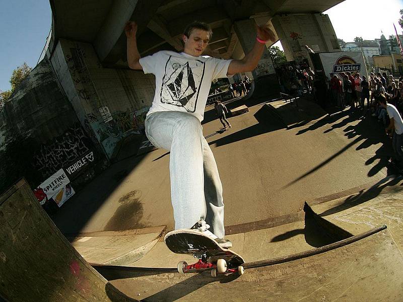 Čtvrtý ročník závodů ve skateboardingu Tlustá kočka skate contest