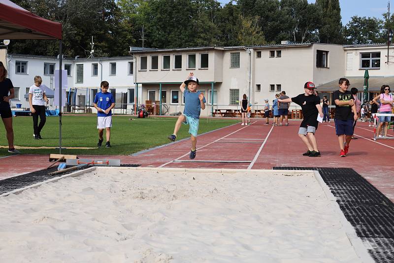 Malí sportovci si vyzkoušeli zrekonstruovaný areál Na Kutilce v Českém Brodě.