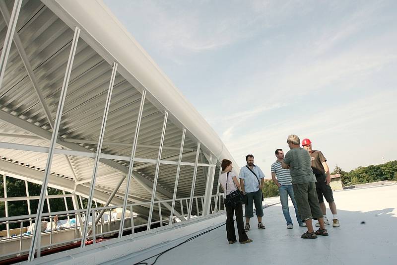 Kontrolní den při opravách střechy zimního stadionu, 3. 9. 2008