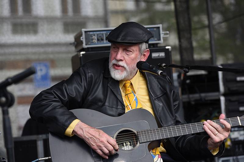 Bluesmani s jižany se po roce sešli na sluníčku i pod střechou.