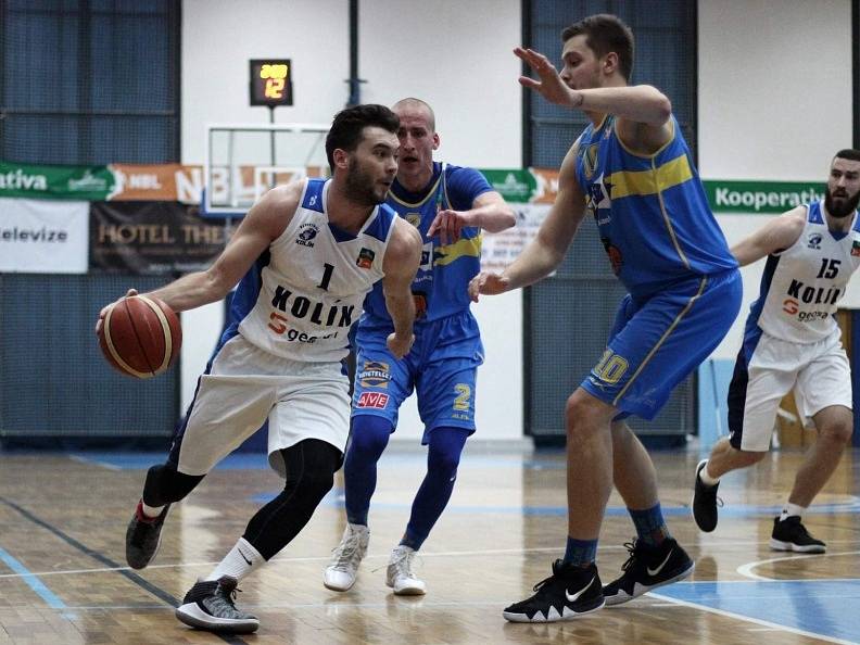 Z utkání nadstavby BC Geosan Kolín - Jindřichův Hradec (94:77).