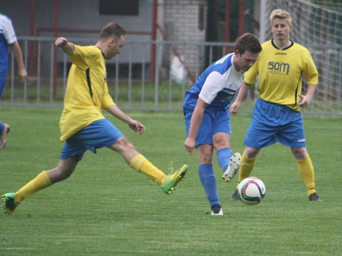 Z utkání Pečky - Velký Osek (2:1).