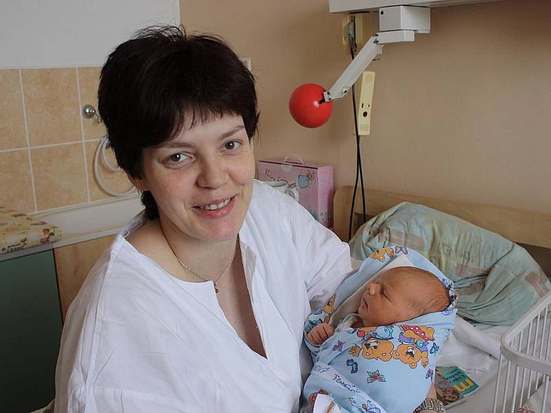 Tomáš Nový se narodil 26. ledna 2010. Vážil 3690 gramů a měřil 53 centimetrů. Maminka Juliana Pangrácová a tatínek Robert Nový si ho odvezou do Bylan.