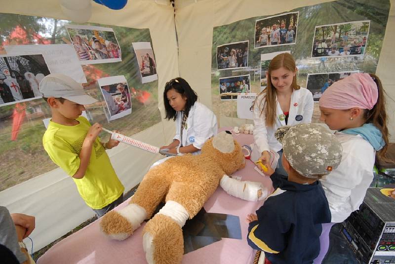 Festival Kefír se přesunul k zámku Kačina