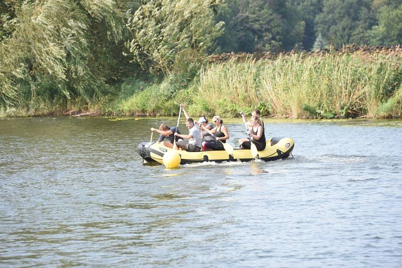 Dožínky přinesly zábavnou soutěž i festival rockových kapel