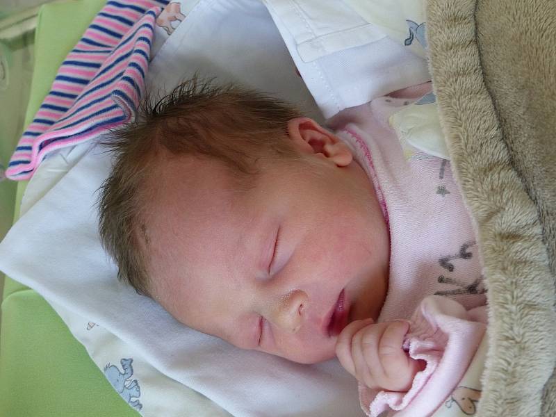 Eliška Krchová se narodila 15. září 2021 v kolínské porodnici, vážila 2850 g a měřila 48 cm. Do Souňova odjela s maminkou Barborou a tatínkem Lukášem.