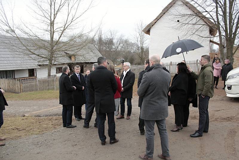 Vládní delegace se rozjela Středočeským krajem.