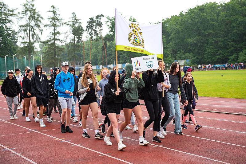 Slavnostním nástupem žáků začaly Kolínské sportovní dny.