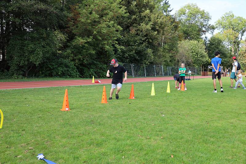 Malí sportovci si vyzkoušeli zrekonstruovaný areál Na Kutilce v Českém Brodě.