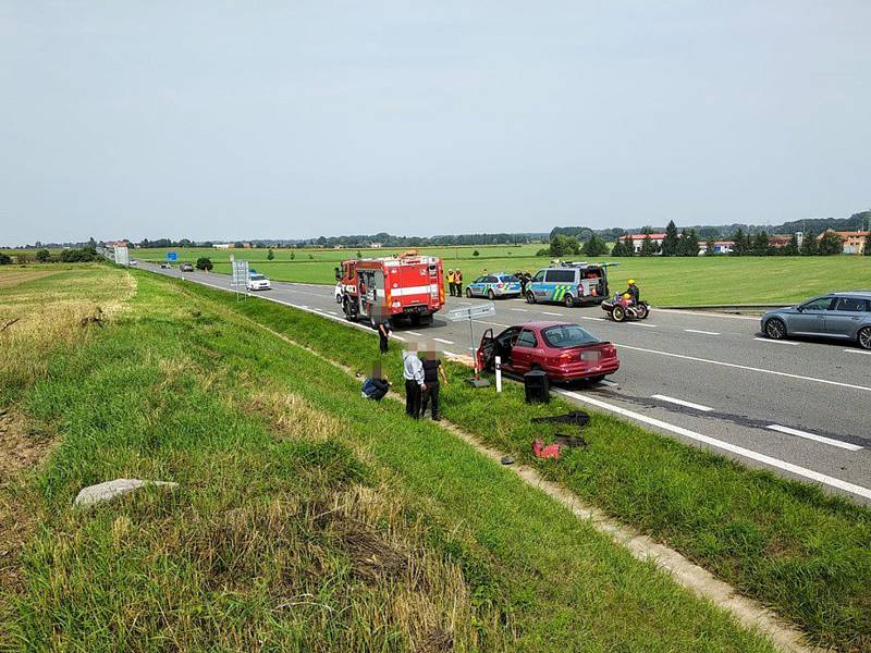 Na obchvatové silnice u Kolína se střetla dvě auta.