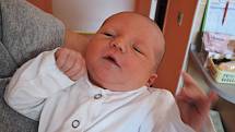 Tříletý Vládík se raduje z bratříčka. Stanislav Žídek se narodil 14. prosince 2015. Po porodu se pyšnil výškou 51 centimetr a váhou 3770 gramů. Maminka Olga a tatínek Petr chlapce vychovávají v Krymlově.