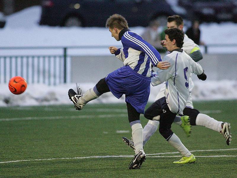 Z přípravného utkání Pečky - Mukařov (2:4).