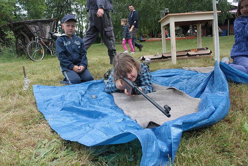 Na dětském dnu ve Starém Kolíně se ukázali psovodi a hasiči