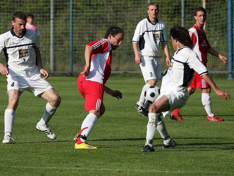 Z divizního fotbalového střetnutí Kolín - Týniště (3:0)