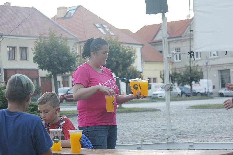 Kinematograf bratří Čadíků zavítal do Kouřimi.