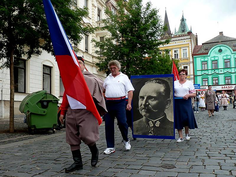 Hlavní slavnostní průvod Kmochova Kolína 2012