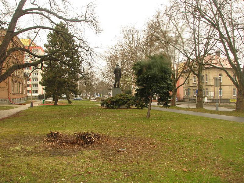 Prostor před kolínským gymnáziem.