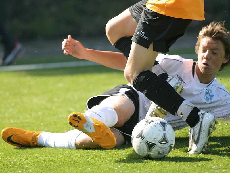 Z utkání divize starších žáků FK Kolín - Čáslav (4:1).