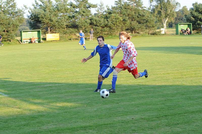 Z utkání 3. třídy skupiny A Veletov - Nová Ves I (4:2).