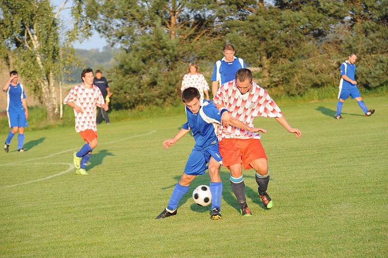 Z utkání 3. třídy skupiny A Veletov - Nová Ves I (4:2).