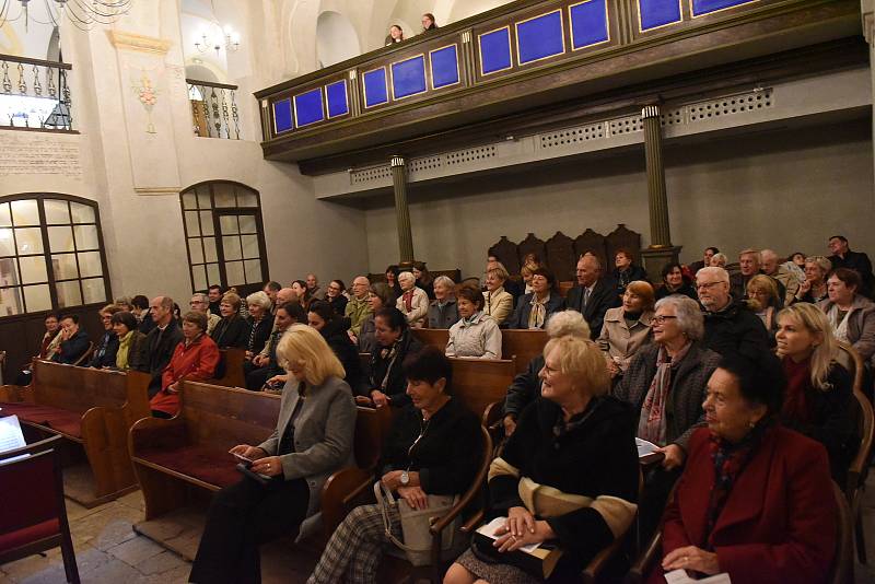 Kruh přátel hudby: z koncertu Apollon kvarteta v kolínské synagoze.