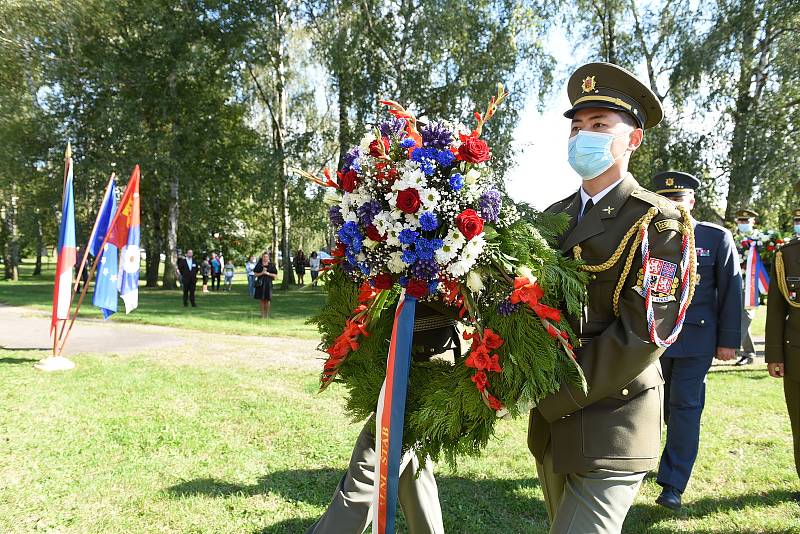 Z pietního aktu na počest kolínského rodáka, štábního kapitána Václava Morávka v Lošanech.