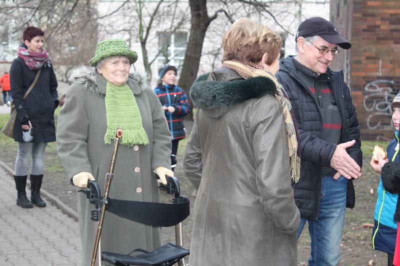 Živý betlém v Komenského parku v Kolíně se tradičně odehrál na Boží hod