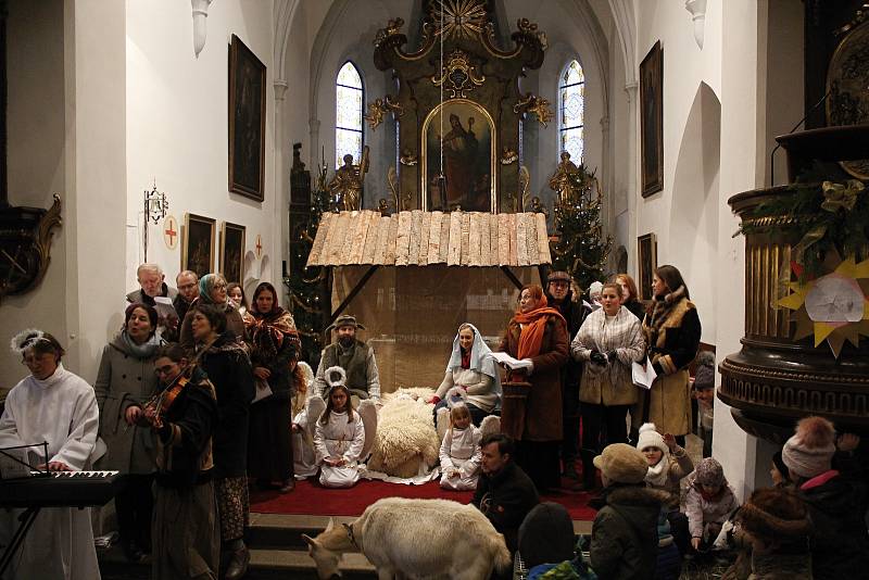 Na druhý Boží hod Vánoční byla v kostele sv. Gotharda v Českém Brodě zahájena výstava betlémů, kterou lze vidět až do 1. ledna příštího roku na ochozu kostela.