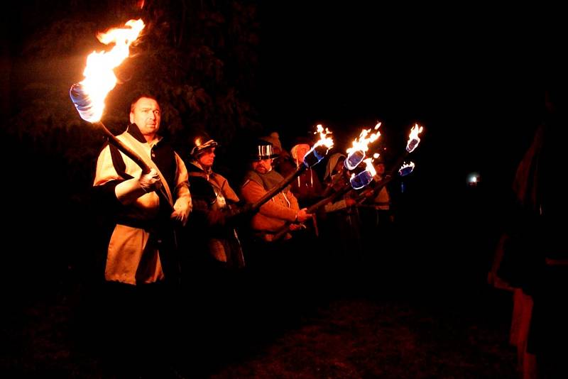 Adventní průvod světýlek vedla českobrodská garda.